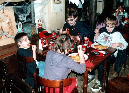 n_kinder-halloween1.jpg